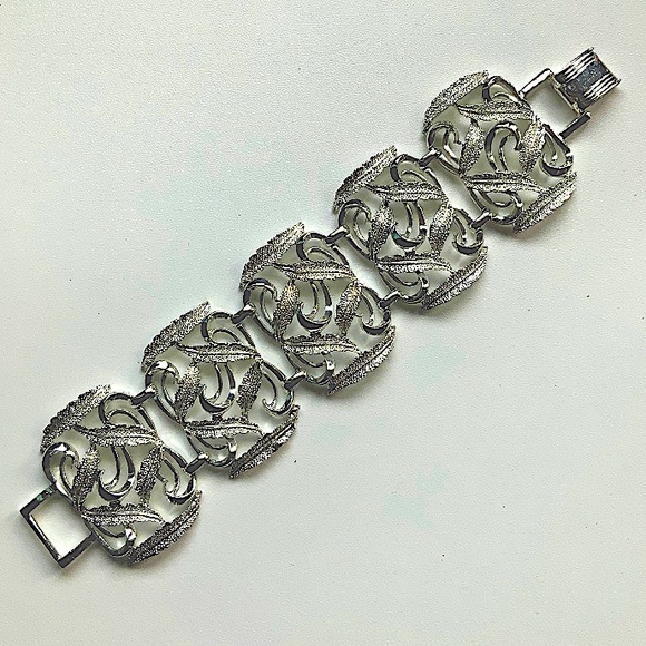 VTG Silvertone Leaf & Scroll Chunky Panel Bracelet - Picture 1 of 4